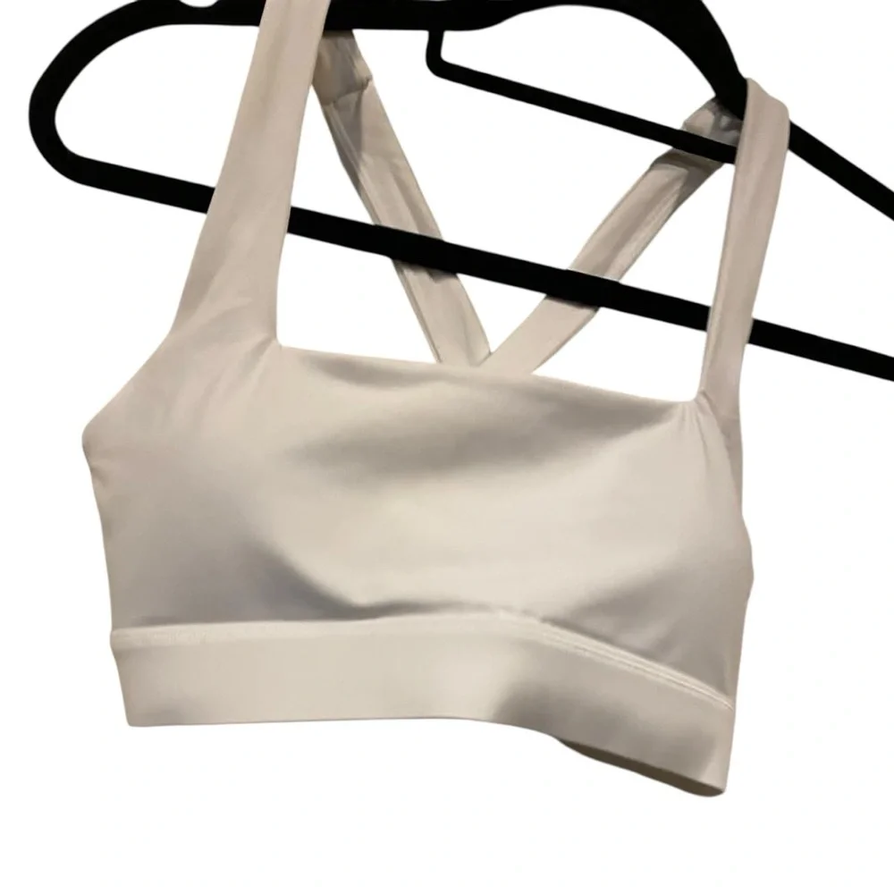 NWT Vuori daily form bra WHITE Size S